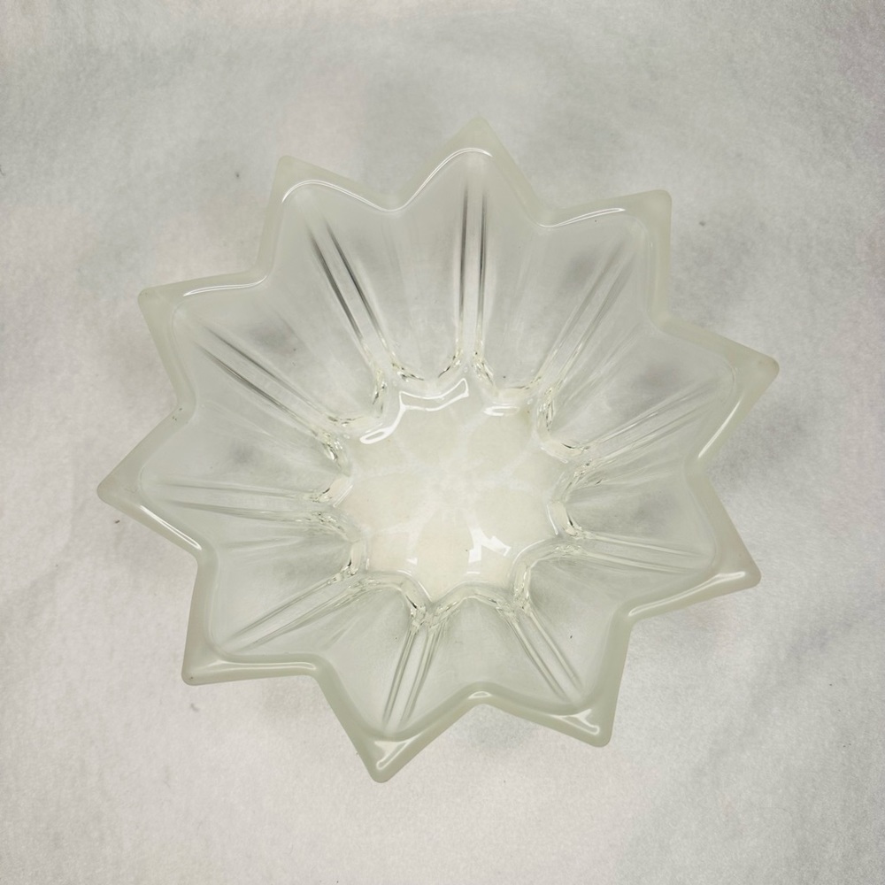 Mikasa Poinsettia Bloom 7 1/2" clear and frosted glass bowl. Original box - Picture 8 of 8